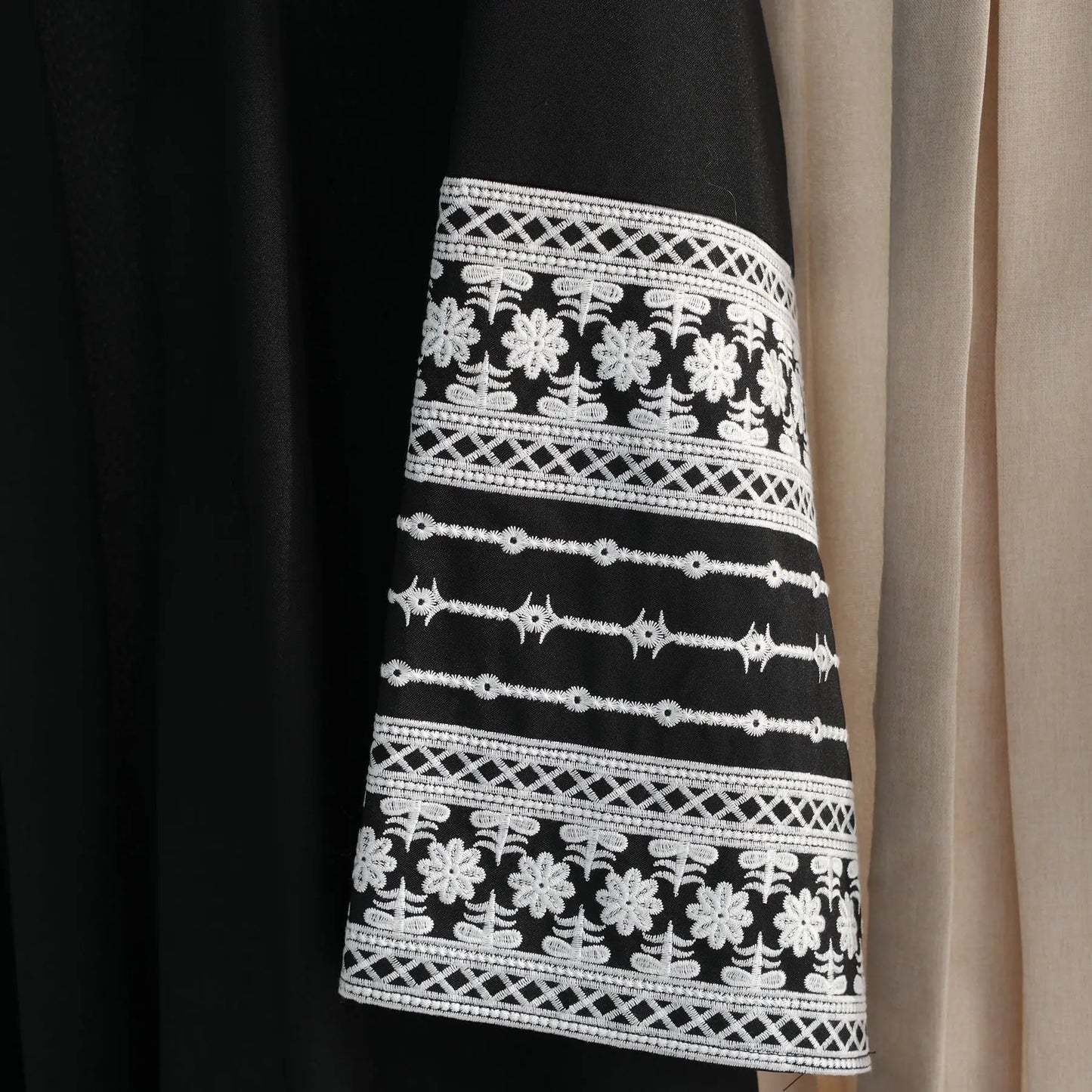 Fashion Embroidery Kimono Oversized Muslim Robe Syari Female Full Length Muslim Outerwear Worship Service Abaya With Belt wy1946